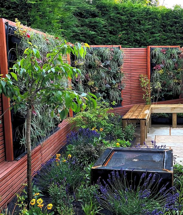 a cotswold garden designed by Steve Andrews